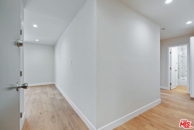 2232 W 24th St in Los Angeles, CA - Building Photo - Building Photo