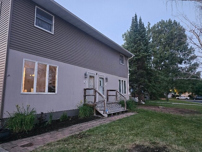 33 Garden Ct NW
