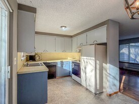 5214 Sand Point Way NE in Seattle, WA - Building Photo