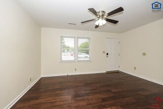 702 Couch St in McMinnville, TN - Foto de edificio - Building Photo