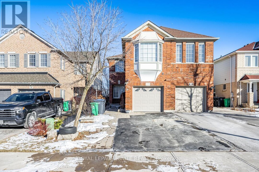 8 Bunchberry Way in Brampton, ON - Building Photo