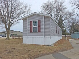 705 W 8th St in Storm Lake, IA - Building Photo