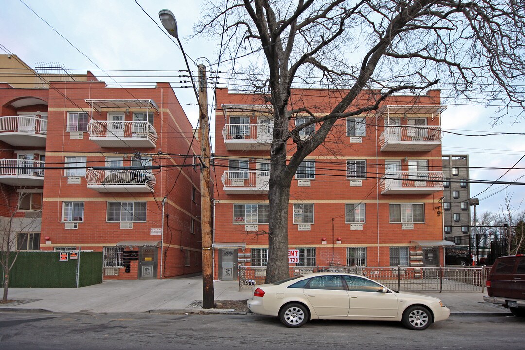 11237 38th Ave in Flushing, NY - Foto de edificio