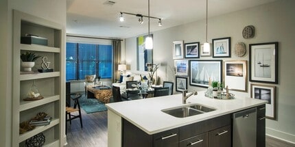 7100 Old Katy Rd in Houston, TX - Building Photo - Building Photo