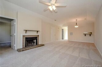 300 E Park Ave, Unit 33 in Charlotte, NC - Building Photo - Building Photo
