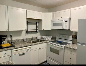 97 Spring Lake Dr, Unit 204 in Vero Beach, FL - Building Photo - Building Photo