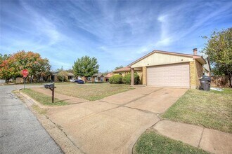 6901 Sandybrook Dr in Fort Worth, TX - Building Photo - Building Photo