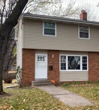 4000 Cleveland St NE, Unit 4000 in Columbia Heights, MN - Foto de edificio - Building Photo