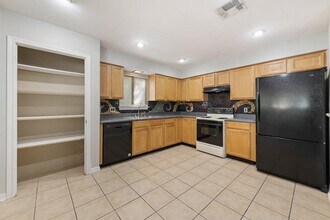 13415 Perthshire St in Austin, TX - Building Photo - Building Photo
