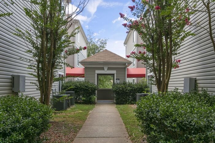 1251 University Ct-Unit -002 in Raleigh, NC - Foto de edificio