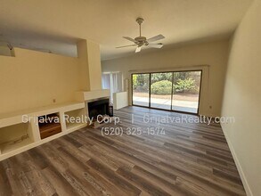 991 W Vía De La Fonda in Green Valley, AZ - Building Photo - Building Photo