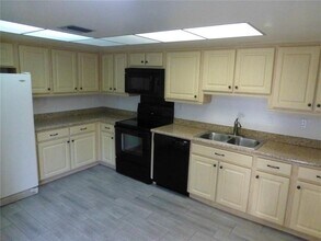 60 Iris Pl in Oldsmar, FL - Building Photo - Building Photo