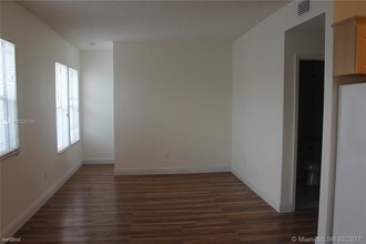 737 Jefferson Ave in Miami Beach, FL - Foto de edificio - Building Photo