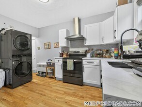 44 William St, Unit 2 in Medford, MA - Building Photo - Building Photo