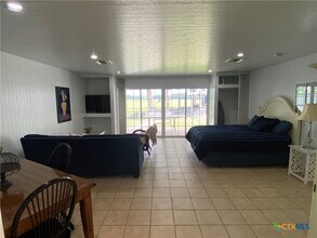 535 Ski Lodge Rd in McQueeney, TX - Building Photo - Building Photo