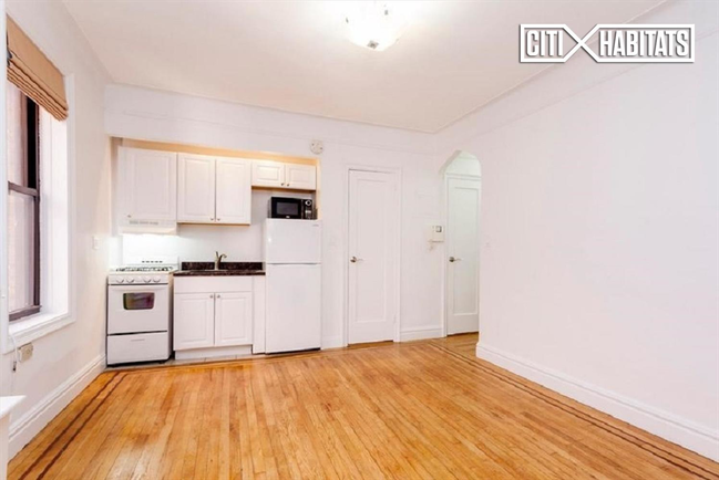 461 W 44th St-Unit -4C in New York, NY - Foto de edificio - Building Photo