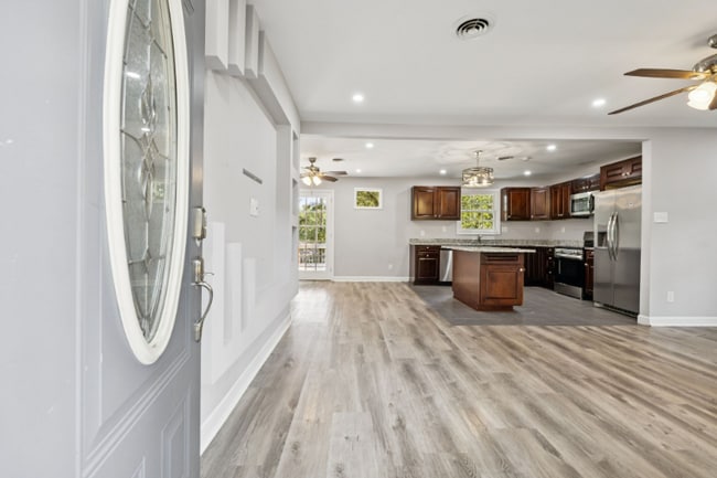 102 Warren Pl in Dickson, TN - Building Photo - Building Photo