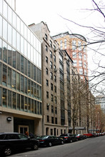 40 W 67th St in New York, NY - Foto de edificio - Building Photo