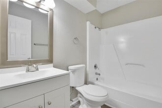 1300 Baker Ave in Bryan, TX - Building Photo - Building Photo
