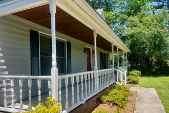4614 Masonboro Loop Rd in Wilmington, NC - Foto de edificio - Building Photo