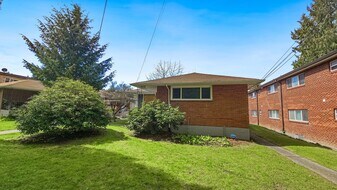 9221 35th Ave SW in Seattle, WA - Building Photo