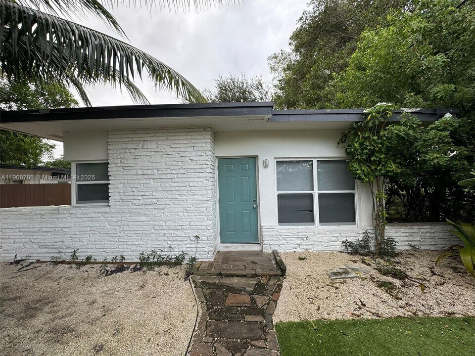 5306 NW 18th Ave in Miami, FL - Building Photo