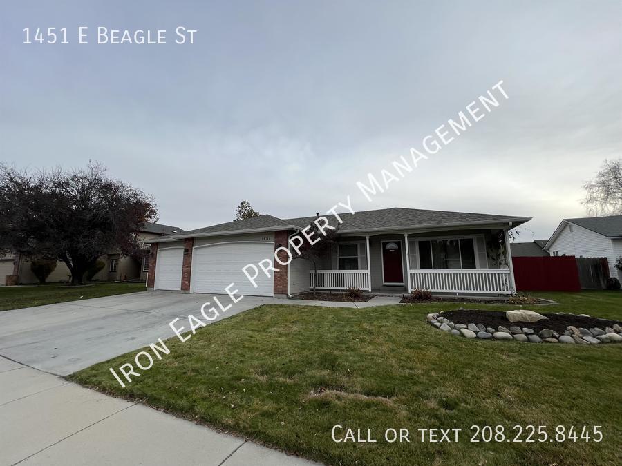 1451 E Beagle St in Meridian, ID - Foto de edificio