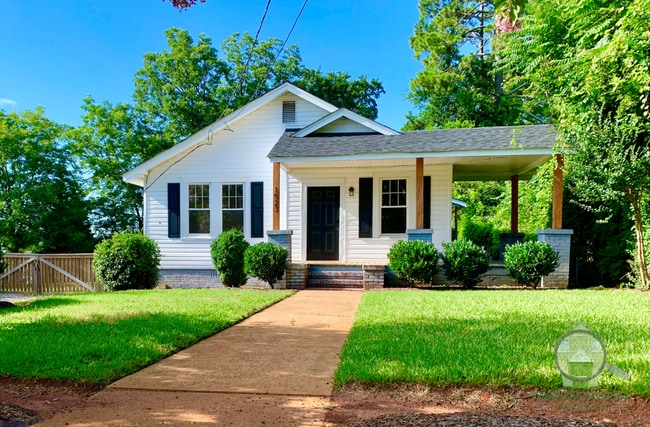 property at 1523 Hampton Ave