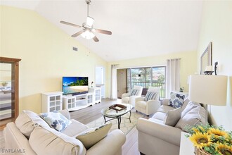 192 Furse Lakes Cir-Unit -H11 in Naples, FL - Foto de edificio - Building Photo