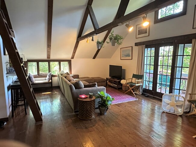 property at 404 Nettleton Hollow Rd