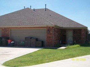 900-926 SW 37th St in Moore, OK - Foto de edificio - Building Photo