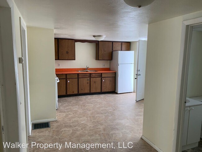 400 Gilbert St in Footville, WI - Foto de edificio - Building Photo