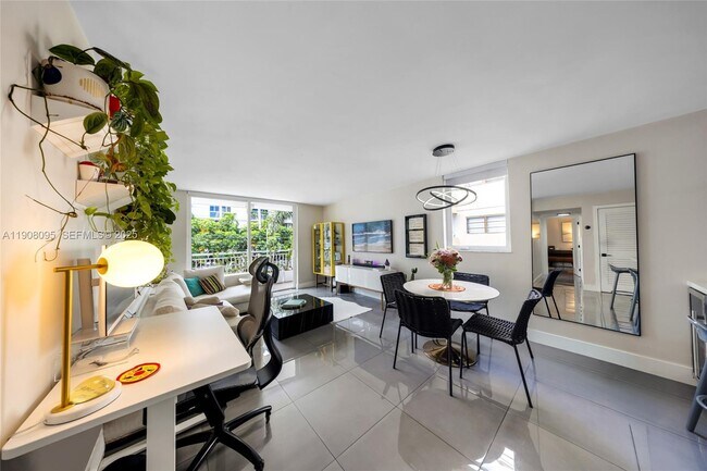 1665 Bay Rd in Miami Beach, FL - Foto de edificio - Building Photo