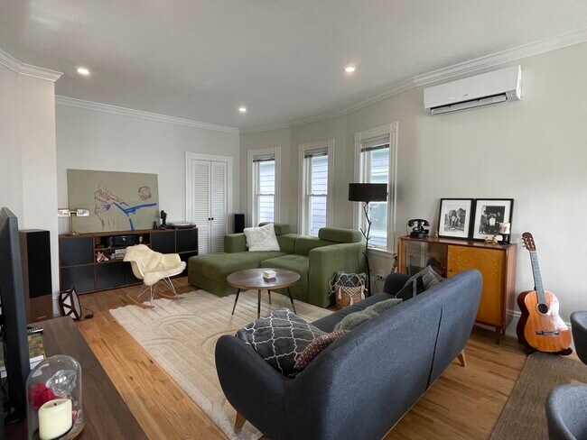 12 Seven Pines Ave, Unit 2 in Cambridge, MA - Foto de edificio - Building Photo