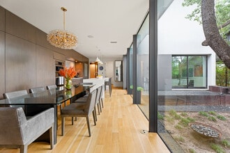 2210 Westlake Dr in Austin, TX - Building Photo - Building Photo