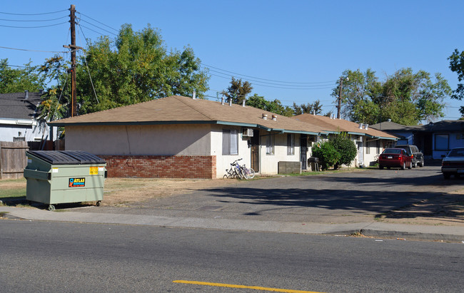 2121 Grand Ave in Sacramento, CA - Foto de edificio - Building Photo