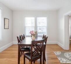 174 W Elm Ave, Unit 1 in Quincy, MA - Foto de edificio - Building Photo