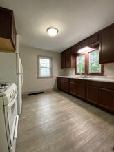 1106 W Mishawaka Rd in Elkhart, IN - Building Photo - Building Photo