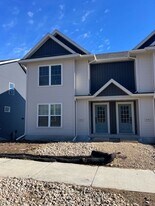 621 Schewe Rd in Middleton, WI - Building Photo