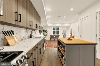 1519 K St SE, Unit 101 in Washington, DC - Foto de edificio - Building Photo