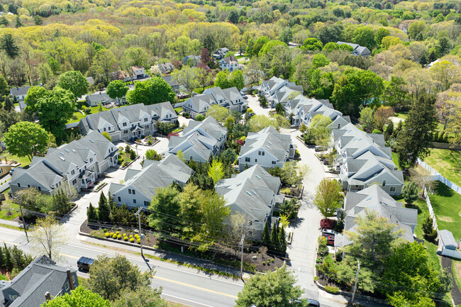 Lexington Courtyard in Lexington, MA - Foto de edificio - Building Photo