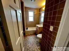 19 Banks St, Unit 2 in Somerville, MA - Foto de edificio - Building Photo