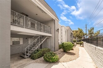 3823 S Maryland Pkwy in Las Vegas, NV - Building Photo - Building Photo