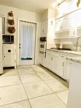 561 NE 64th St in Miami, FL - Building Photo - Building Photo