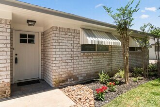 11030 Hayslip Ln in Houston, TX - Building Photo - Building Photo