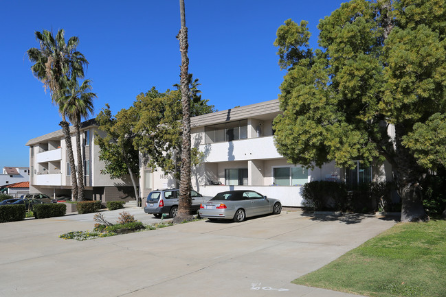 Royal Reed Apartments in San Diego, CA - Building Photo - Building Photo