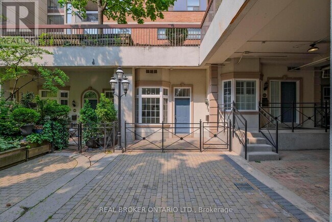 71-171 McCaul St in Toronto, ON - Building Photo - Building Photo