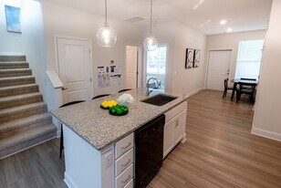 Cottages at College Acres (Student Housing)