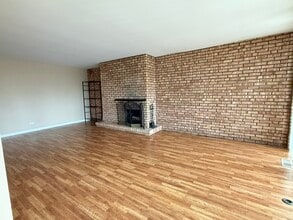 5500 Hillcrest Ln in Lisle, IL - Foto de edificio - Building Photo