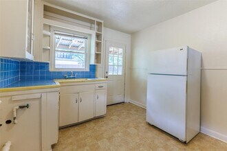 1902 Pasadena Dr in Austin, TX - Building Photo - Building Photo